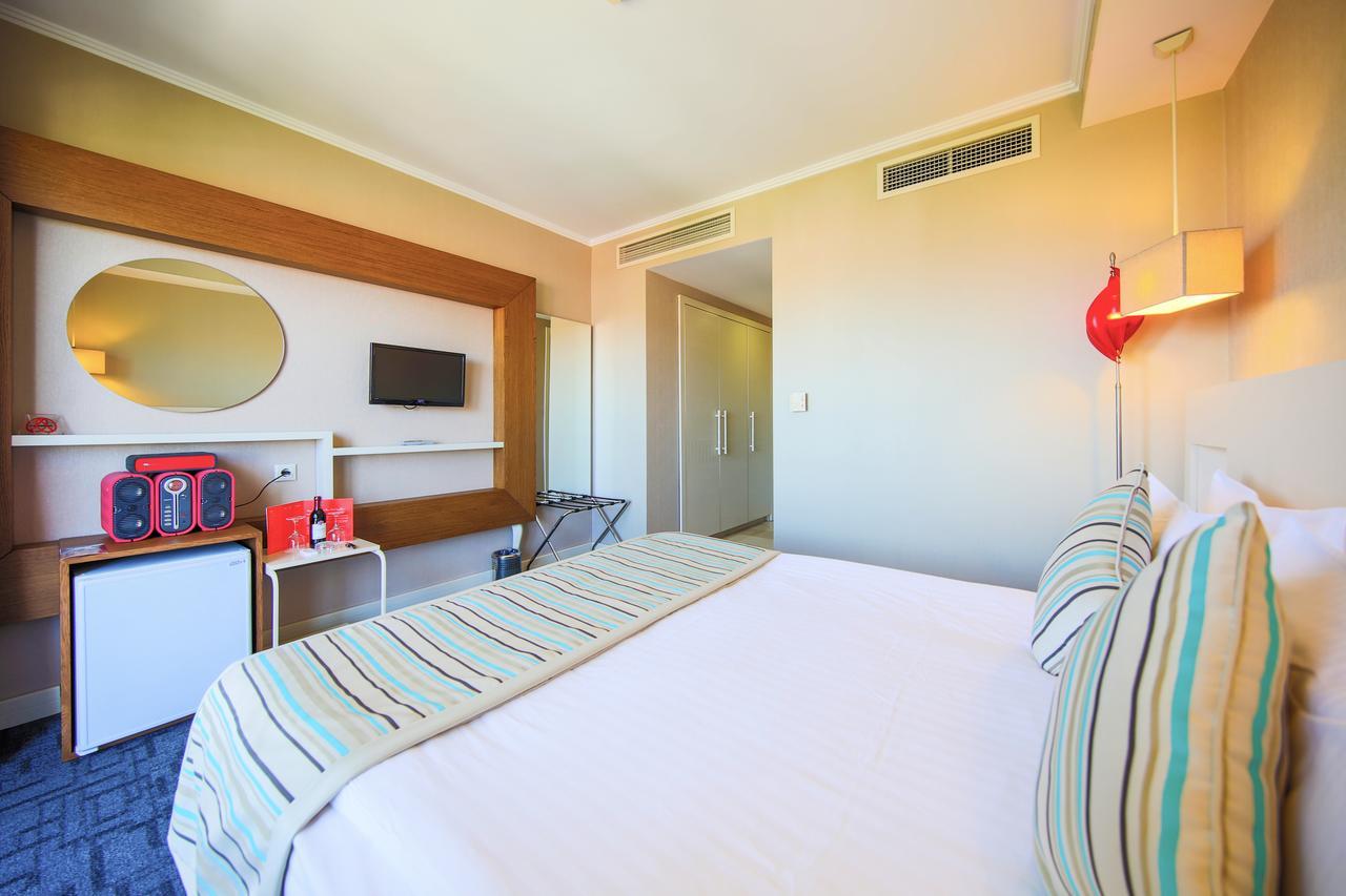 Sisus Hotel Чешме Екстер'єр фото