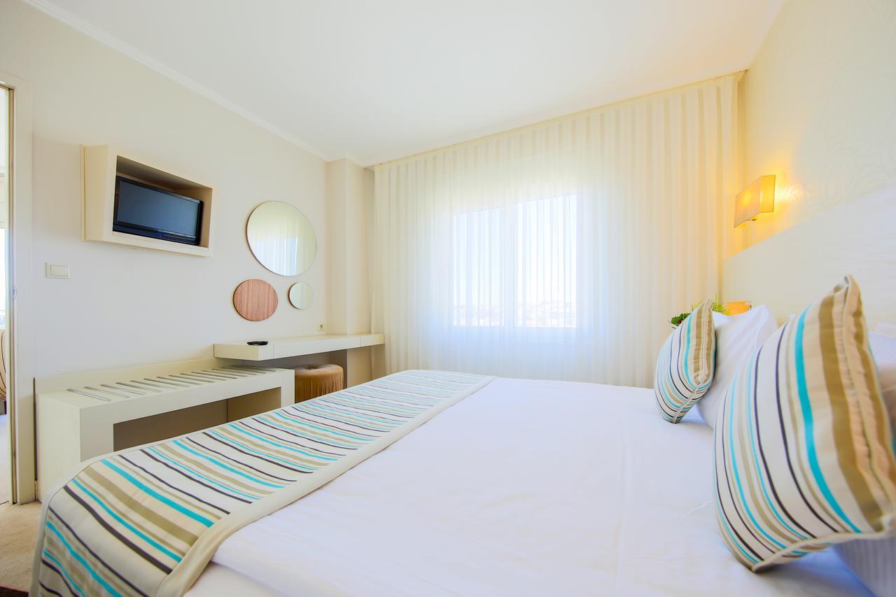 Sisus Hotel Чешме Екстер'єр фото