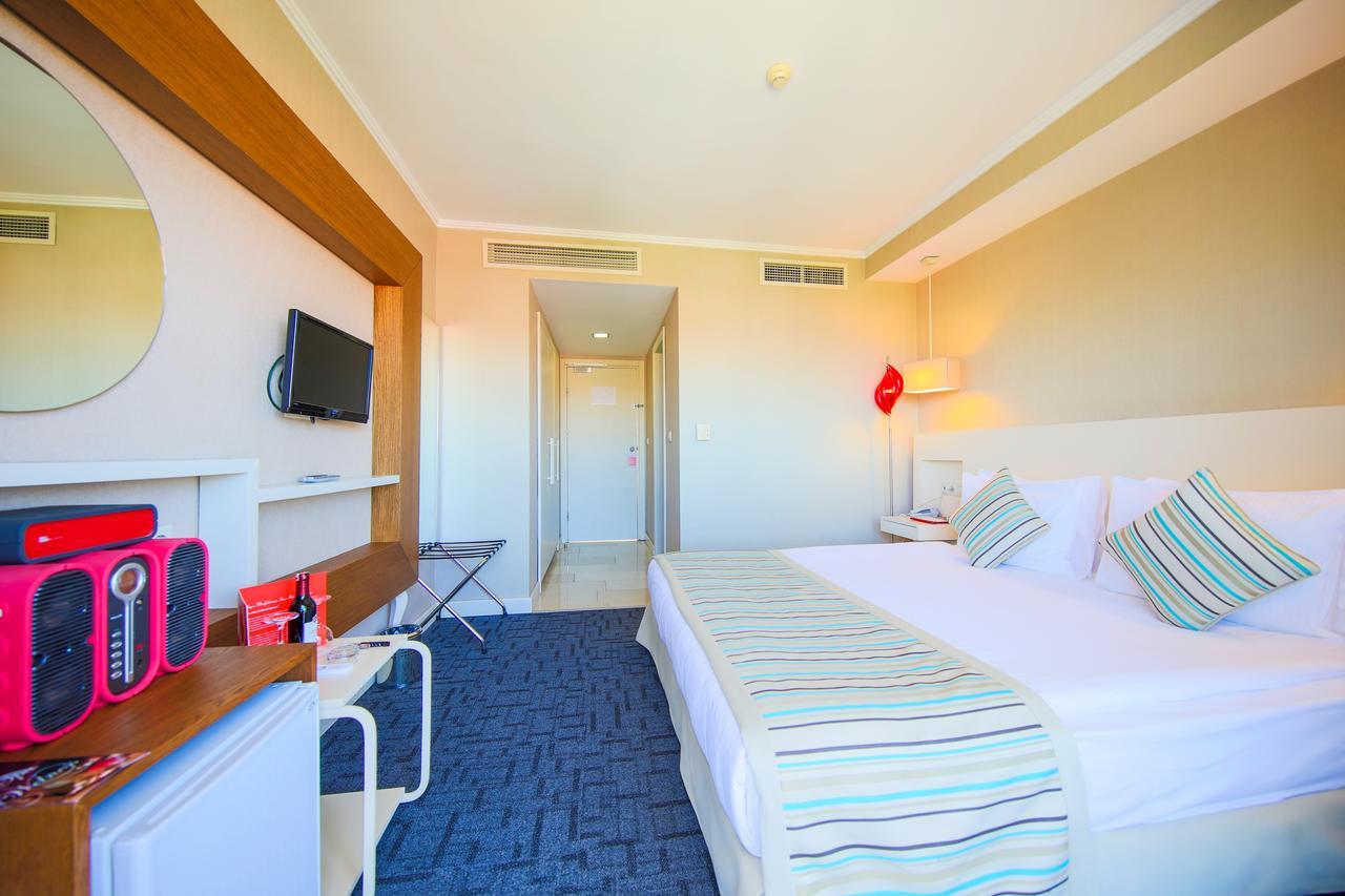 Sisus Hotel Чешме Екстер'єр фото
