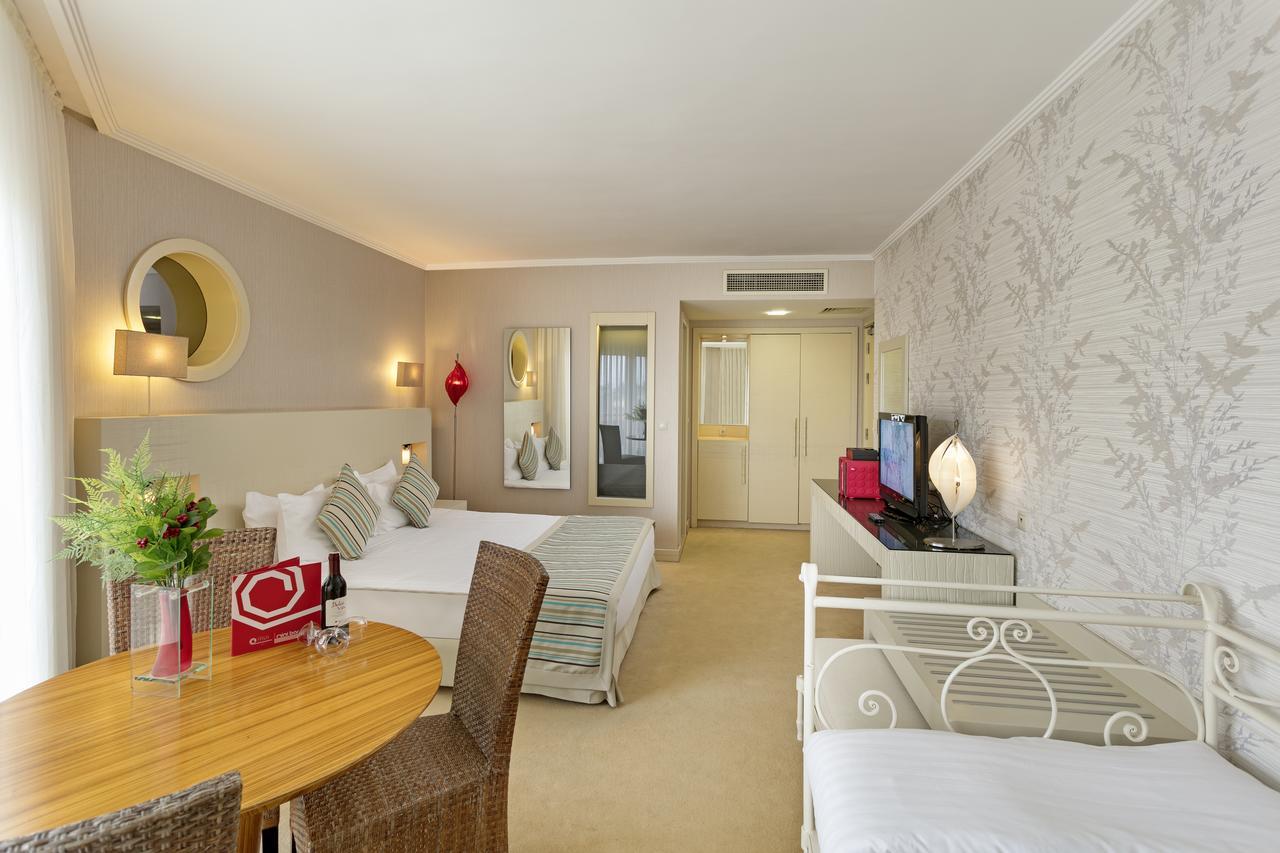 Sisus Hotel Чешме Екстер'єр фото