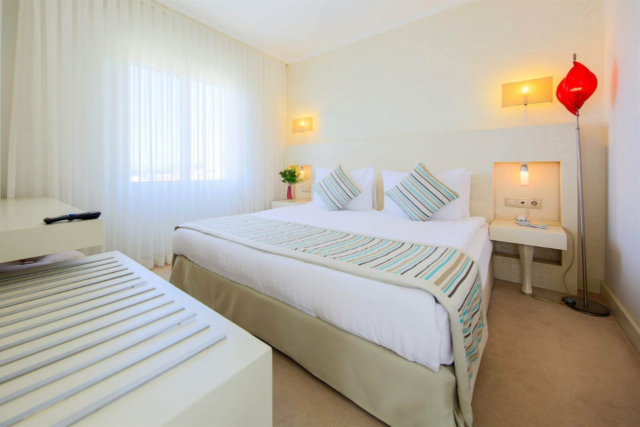 Sisus Hotel Чешме Екстер'єр фото