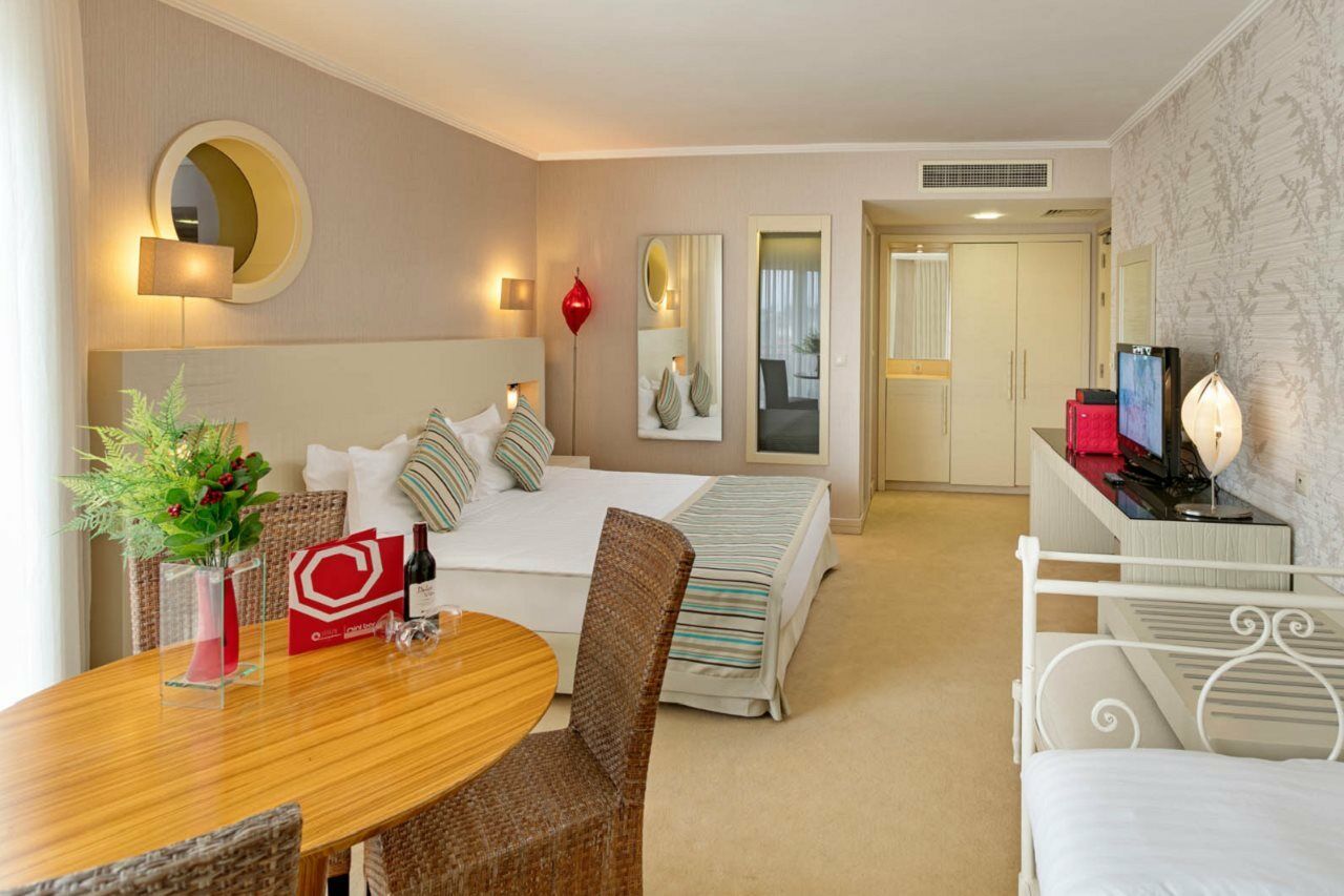 Sisus Hotel Чешме Екстер'єр фото