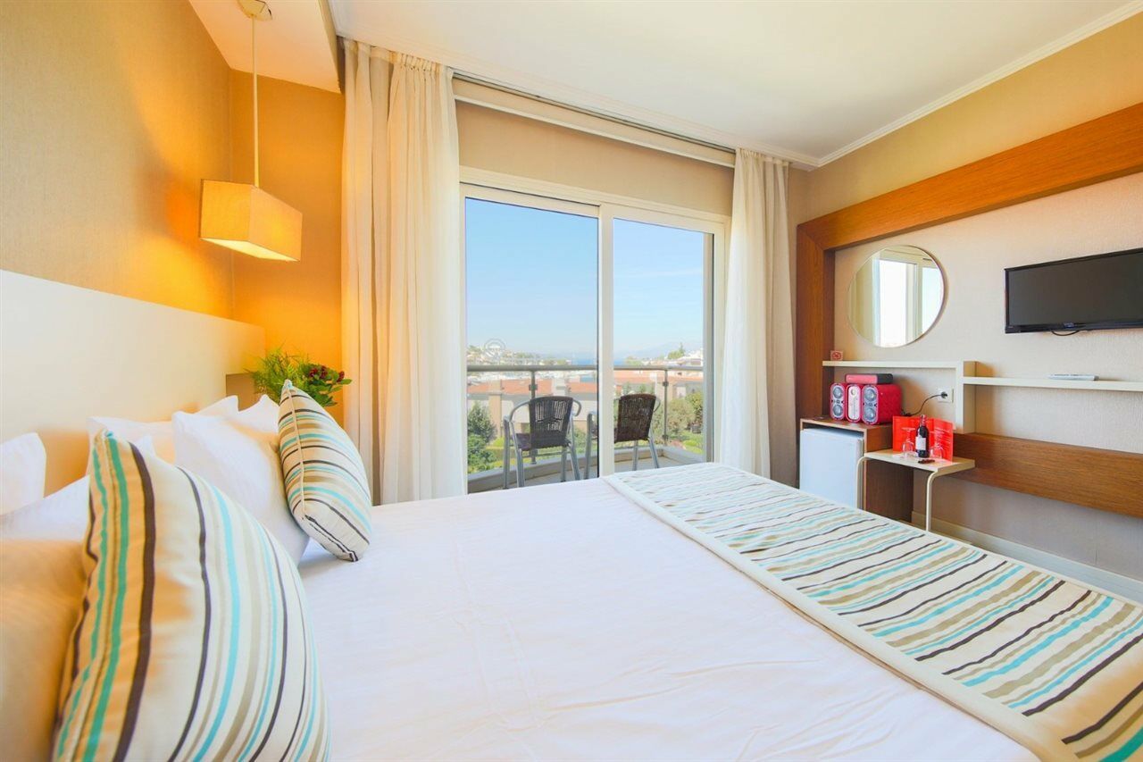 Sisus Hotel Чешме Екстер'єр фото