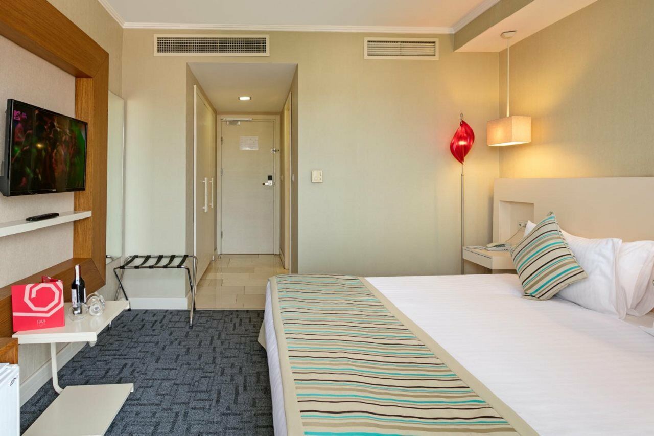 Sisus Hotel Чешме Екстер'єр фото
